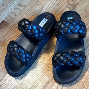 Steve Madden size 8 Black Braided Double-Strap Platform Slides